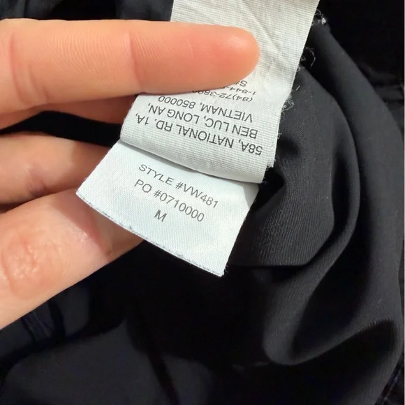 Vuori Miles Jogger in Black Size Medium Technical Pant Gorpcore Athleisure READ - Picture 12 of 16